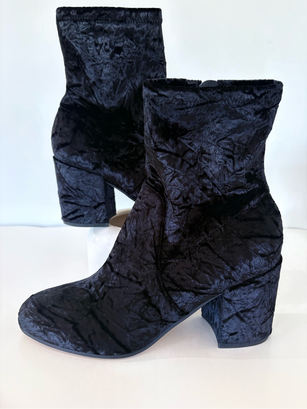 MARC FISHER Black Crushed Velvet ILEESIA Booties 7 NEW! 3” Block Heel Witchy